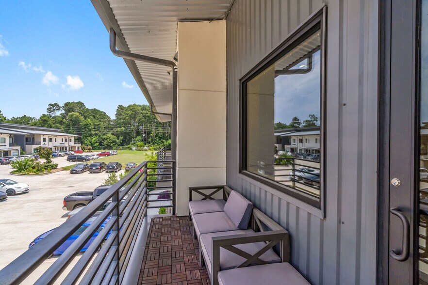 More Photos Of 1330 Rayford Park Rd, Spring Loft Creative Space For Lease