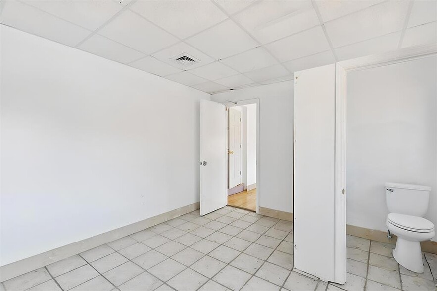 More Photos Of 123 Lake Dr, Lake Peekskill Storefront For Sale