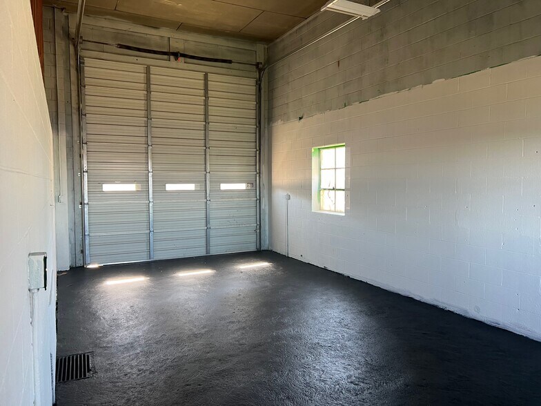 More Photos Of 1625 N US Highway 29, Salisbury Flex For Sale