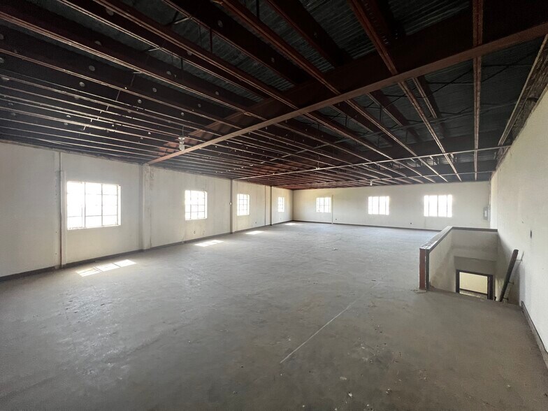 More Photos Of 1701 NW 5th St, Oklahoma City Warehouse For Sale