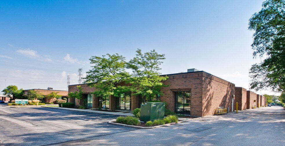 More Photos Of 747 Church Rd, Elmhurst Unknown For Lease