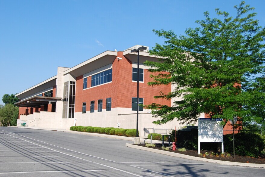More Photos Of 875 Poplar Church Rd, Camp Hill Medical For Lease