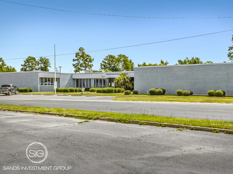 Primary Photo Of 152 Gateway Dr, Biloxi Medical For Sale