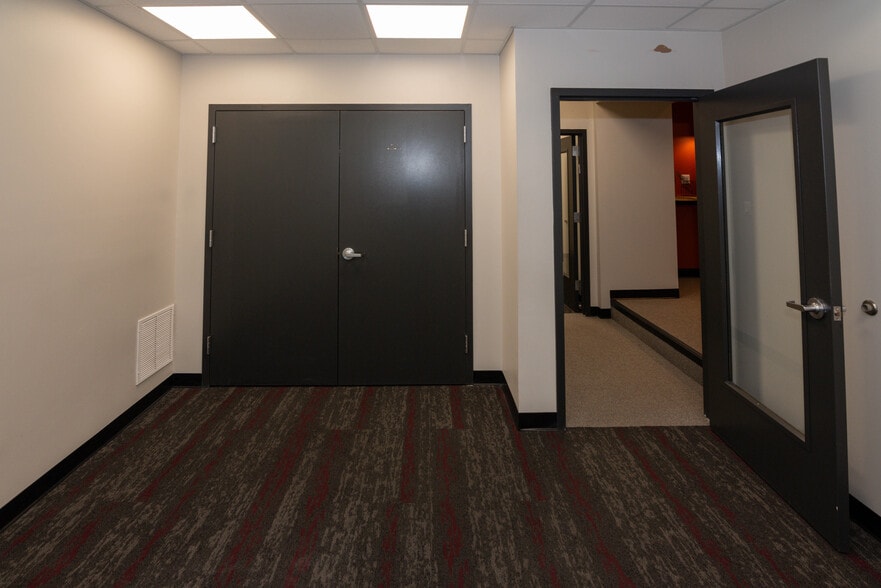 More Photos Of 2001 Windsor Ave, Baltimore Warehouse For Lease