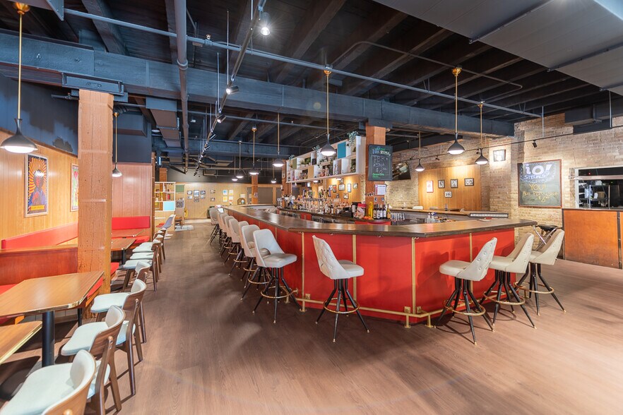 More Photos Of 1501 N Kingsbury St, Chicago General Retail For Lease