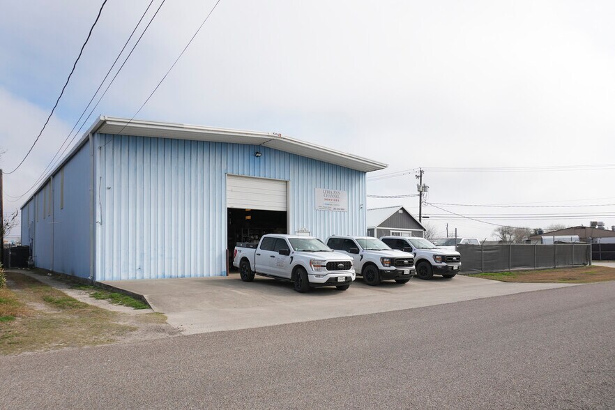 More Photos Of 2530 5th St, Ingleside Warehouse For Sale