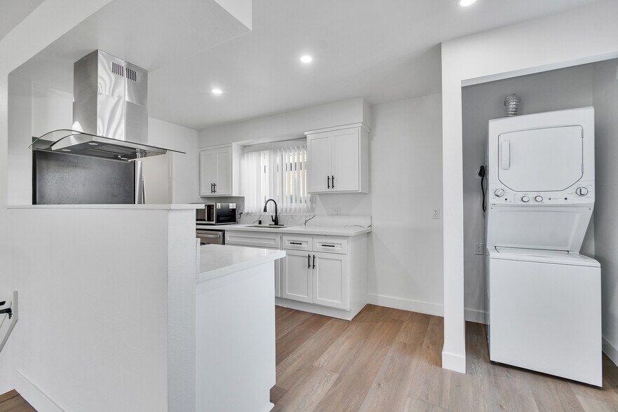 More Photos Of 625 Orizaba Ave, Long Beach Apartments For Sale