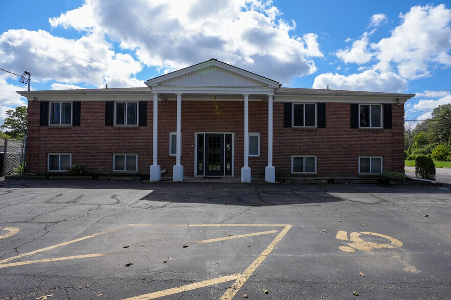 More Photos Of 277 Division St N, North Tonawanda Office For Sale