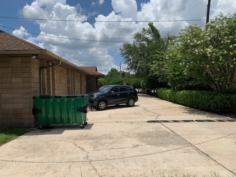 More Photos Of 4215 Edgewater Dr, Orlando Office For Lease