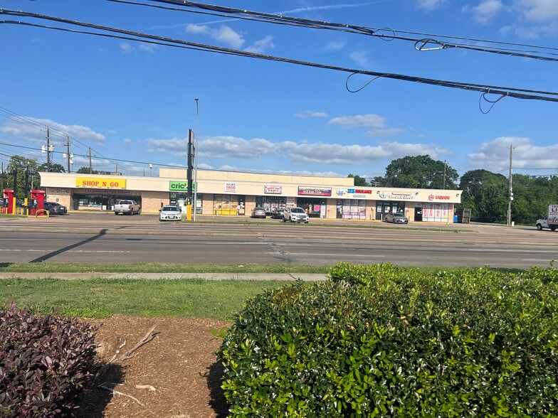 Primary Photo Of 5788 Bingle Rd, Houston Storefront For Lease