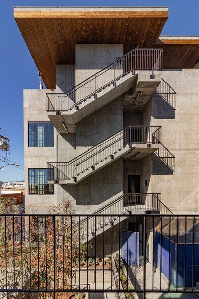 More Photos Of 1650 Euclid St, Santa Monica Office For Sale
