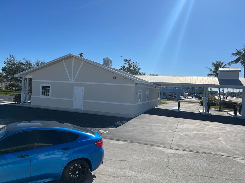 More Photos Of 6061 Estero Blvd, Fort Myers Bank For Sale