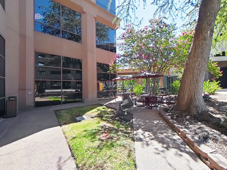 More Photos Of 70 NE Loop 410, San Antonio Office For Lease