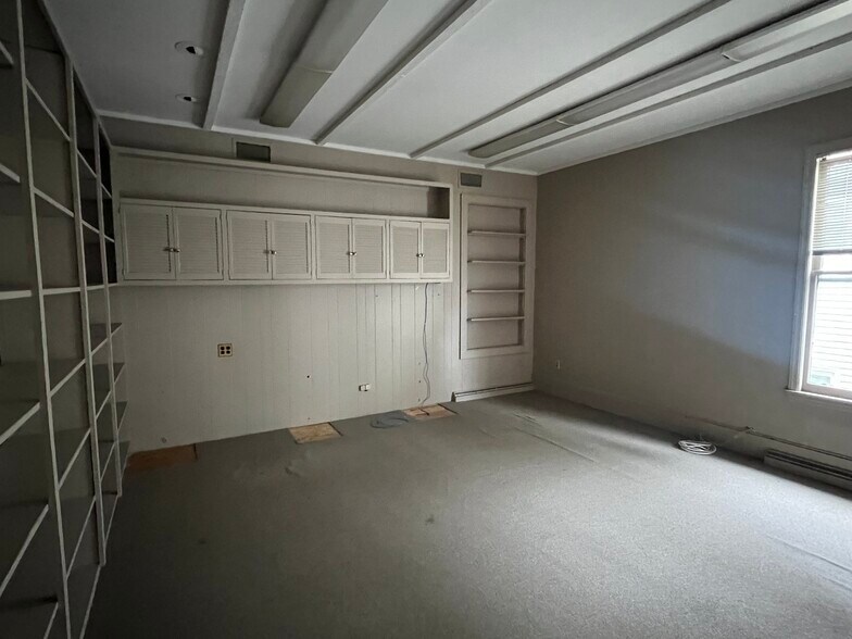 More Photos Of 387 Clinton Ave, Bridgeport Office Residential For Sale