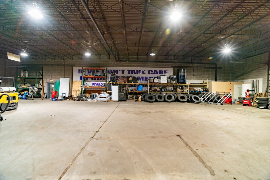 More Photos Of 125-127 Byassee Dr, Hazelwood Warehouse For Lease