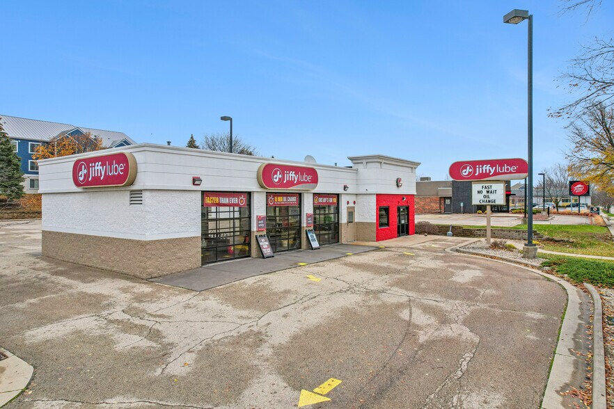 Primary Photo Of 3140 Maple Valley Dr, Madison Service Station For Sale