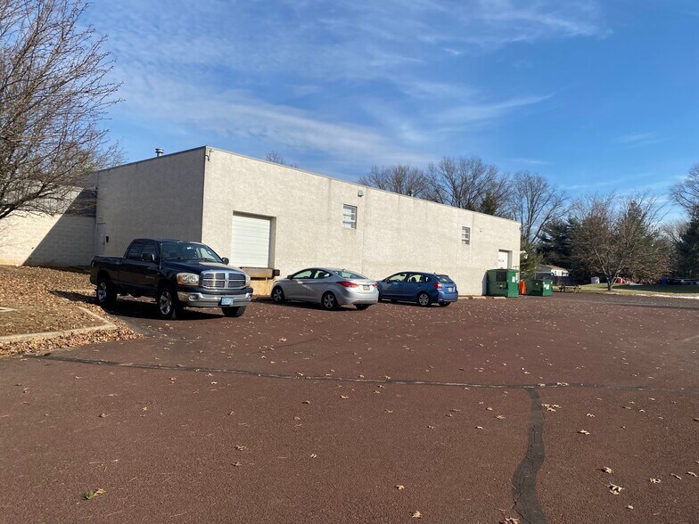 More Photos Of 398-426 Industrial Dr, North Wales Unknown For Lease