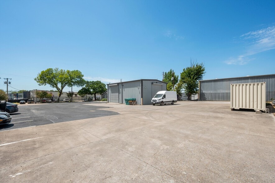 More Photos Of 2655 Myrtle Springs Ave, Dallas Light Manufacturing For Sale