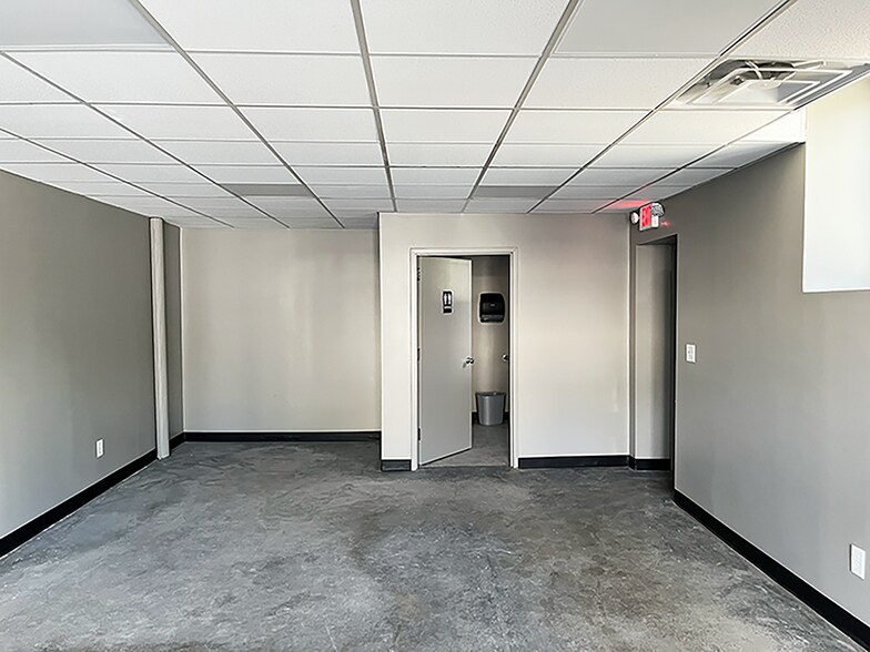 More Photos Of 6521-6523 Governor Printz Blvd, Wilmington Warehouse For Lease