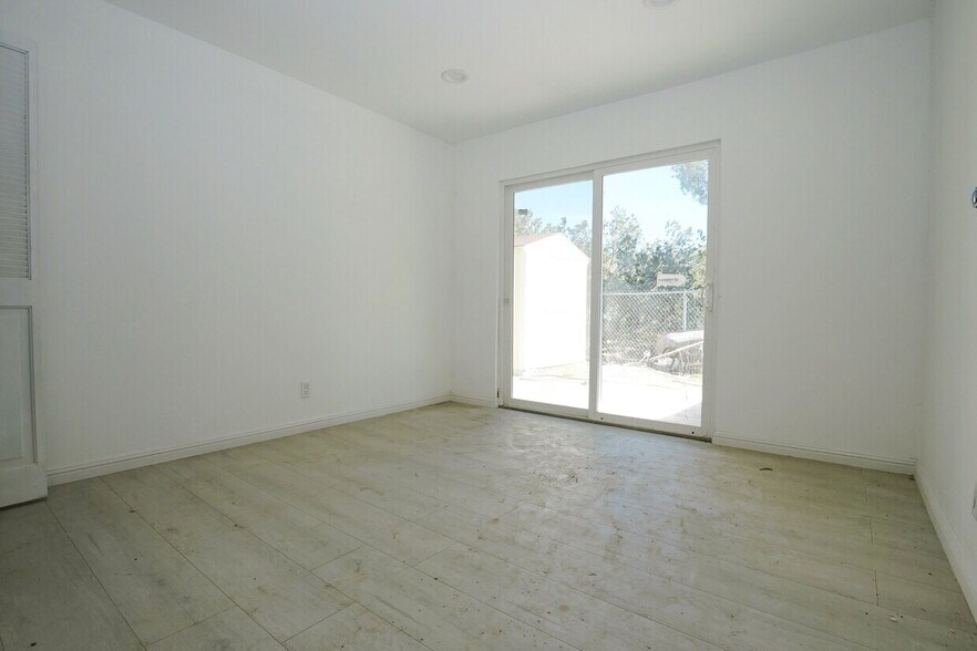 More Photos Of 33716 Hubbard Rd, Acton Flex For Lease