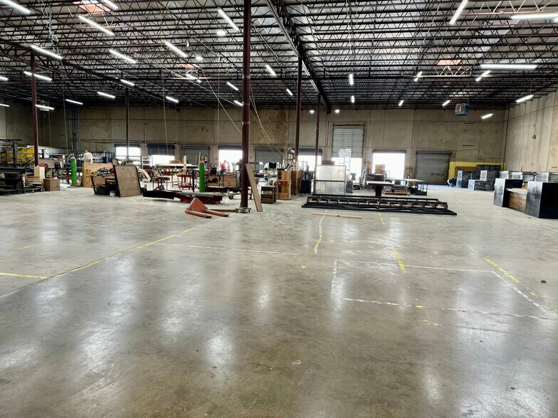 More Photos Of 3505 Garden Brook Dr, Farmers Branch Warehouse For Sale