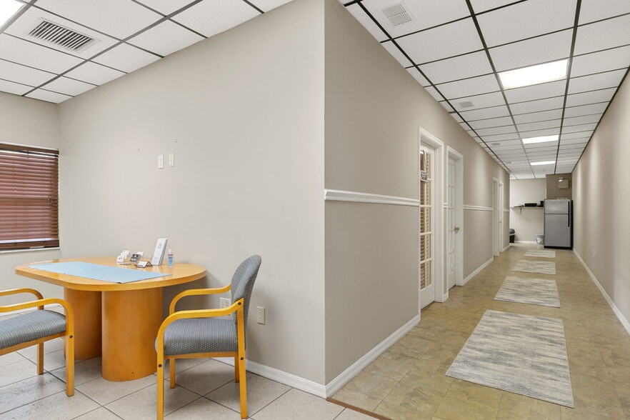 More Photos Of 1502 N Donnelly St, Mount Dora Office Residential For Lease