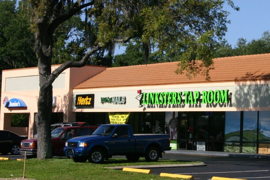 More Photos Of 1903-1949 W Brandon Blvd, Brandon Storefront For Lease