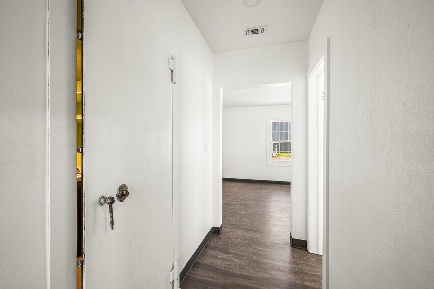 More Photos Of 1809 114 Hwy, Levelland Industrial For Lease