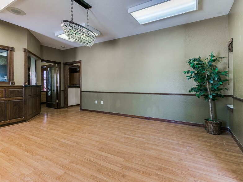More Photos Of 2820-2828 Linda Ln, Oklahoma City Medical For Sale