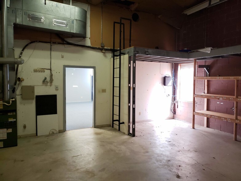 More Photos Of 301-321 Pinedge Dr, Berlin Unknown For Lease