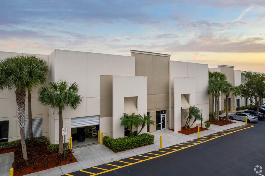 More Photos Of 6501 Nob Hill Rd, Tamarac Distribution For Lease