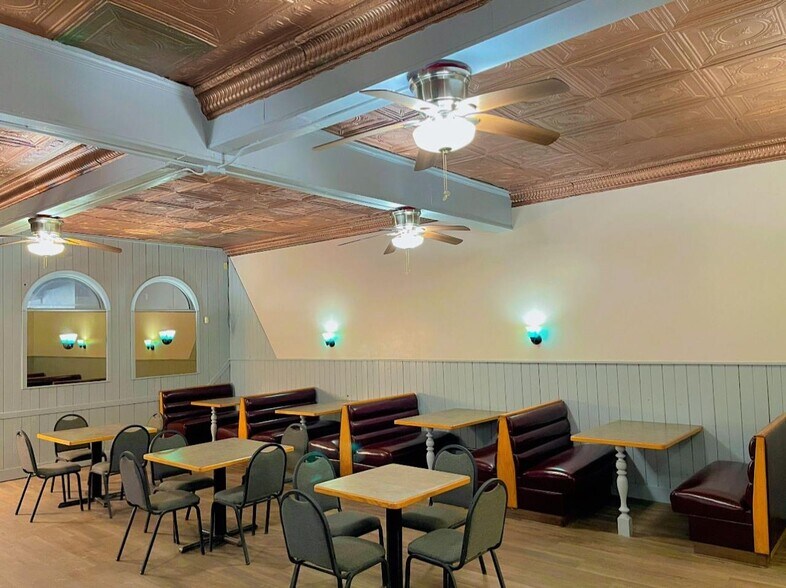 More Photos Of 1701 Pine Ave, Niagara Falls Restaurant For Sale