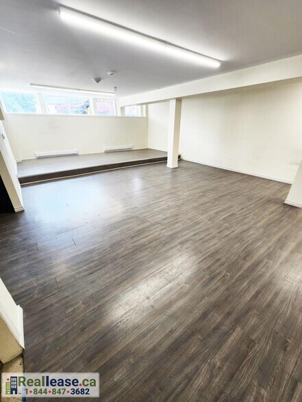 More Photos Of 138 Main St W, Shelburne Storefront Retail Residential For Lease