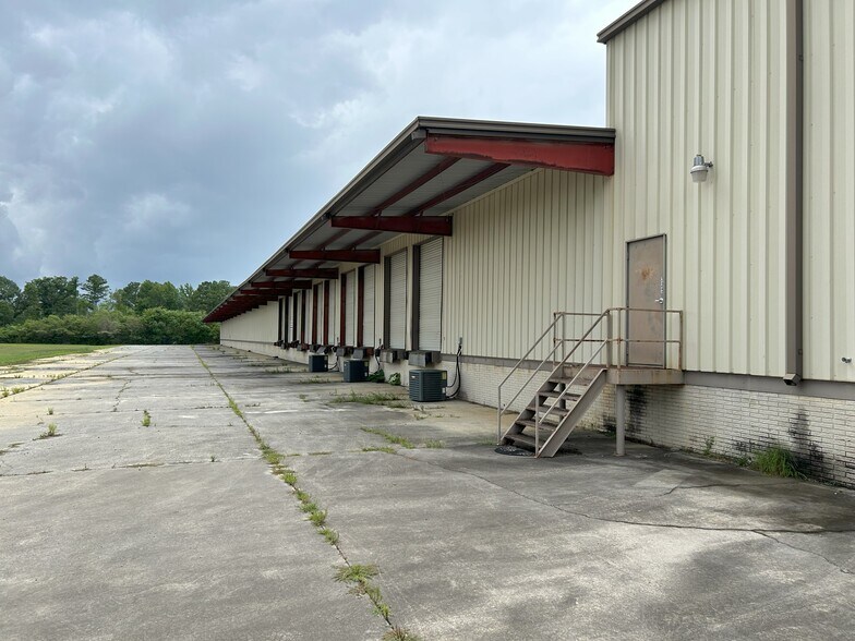 More Photos Of 325 Lovers Lane Rd SE, Calhoun Truck Terminal For Lease