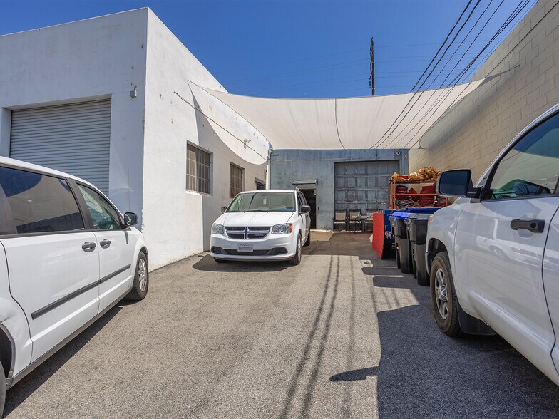 More Photos Of 1812 Victory Blvd, Glendale Flex For Sale