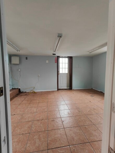 More Photos Of 56 Park Ave, Summit Auto Repair For Lease