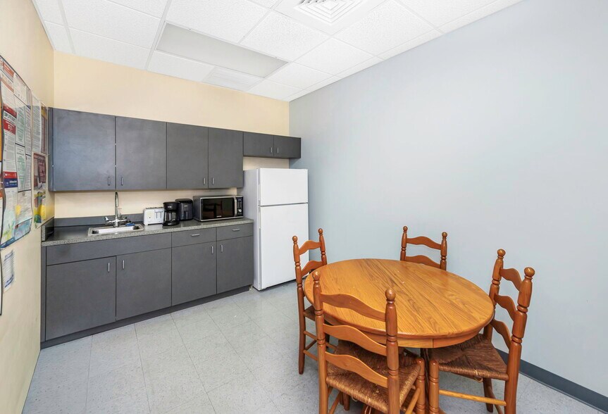 More Photos Of 2346 Drew St, Clearwater Office For Sale
