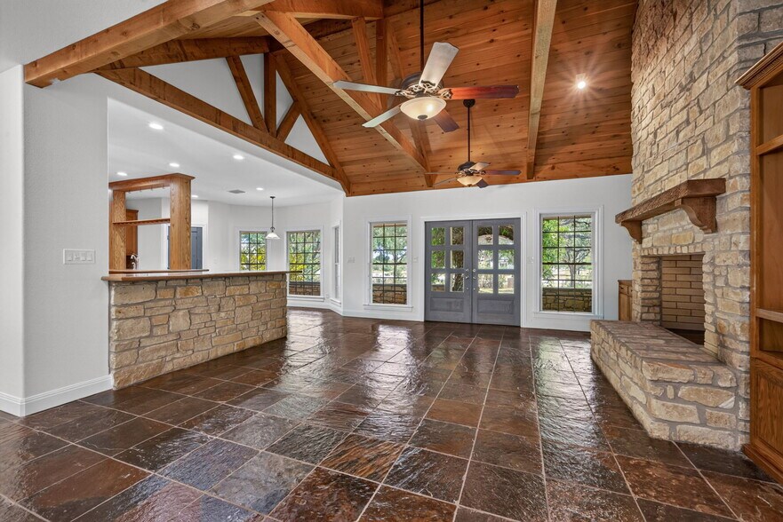 More Photos Of 2234 Highway 90 w, Castroville Flex For Sale