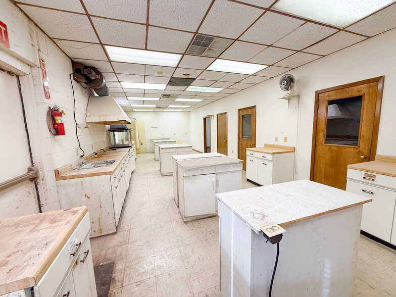 More Photos Of 1901 Carter St, Pampa Office For Sale