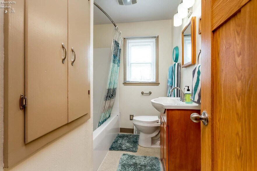 More Photos Of 5414 Homegardner Rd, Castalia Apartments For Sale