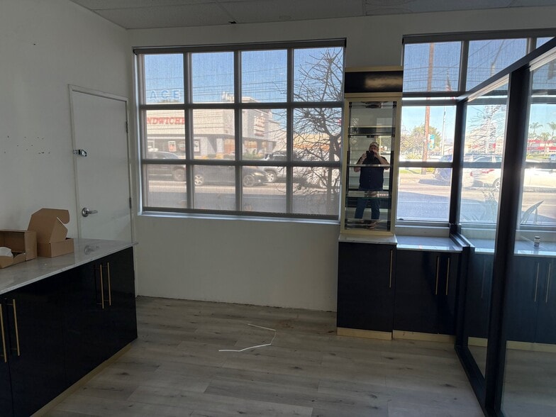 More Photos Of 9972 Westminster Ave, Garden Grove Freestanding For Lease