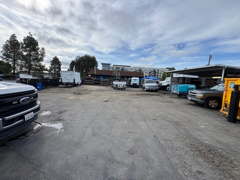 More Photos Of 540 Veterans Blvd, Redwood City Truck Terminal For Lease