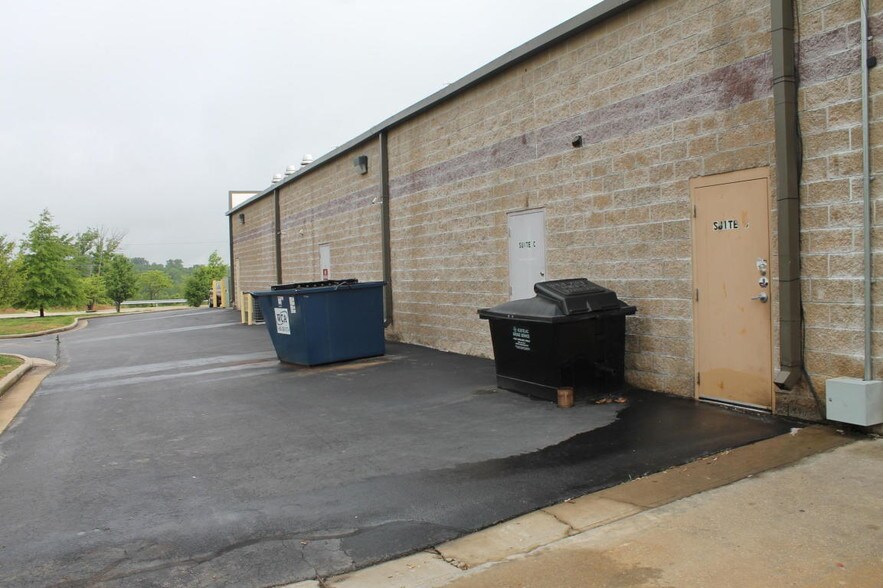 More Photos Of 108 Cecil St, Camdenton Storefront Retail Office For Lease