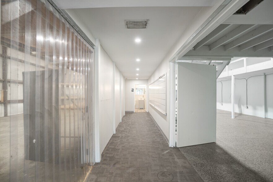 More Photos Of 1925 12th St, Sarasota Light Manufacturing For Lease