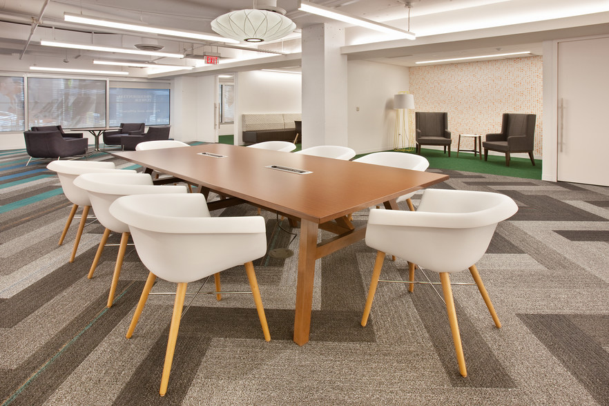 More Photos Of 2550 S Clark St, Arlington Office For Sale