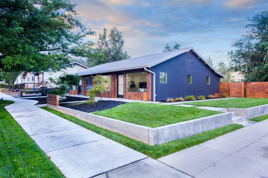 Primary Photo Of 303 S Robinson St, Tehachapi Office For Lease