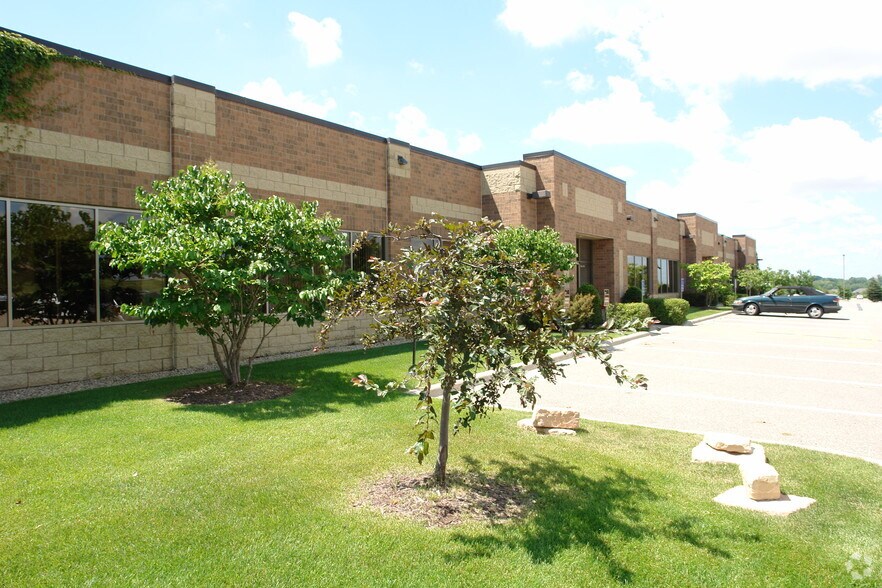 More Photos Of 1155 Centre Pointe Dr, Mendota Heights Office For Lease