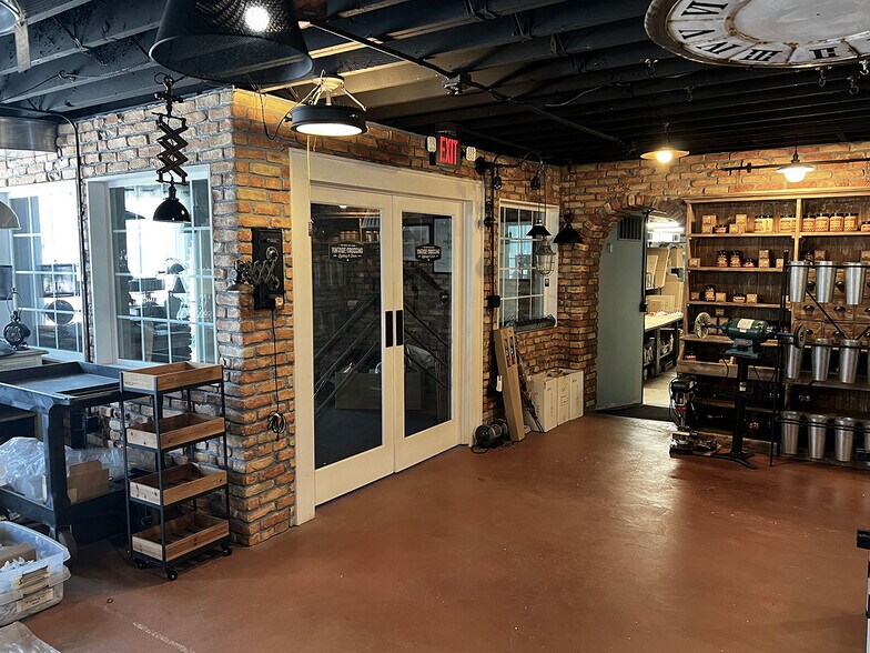 More Photos Of 2813 Liberty Ave, Vermilion Bar For Sale