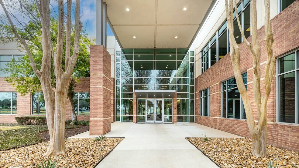 More Photos Of 9601 Amberglen Blvd, Austin Office For Lease