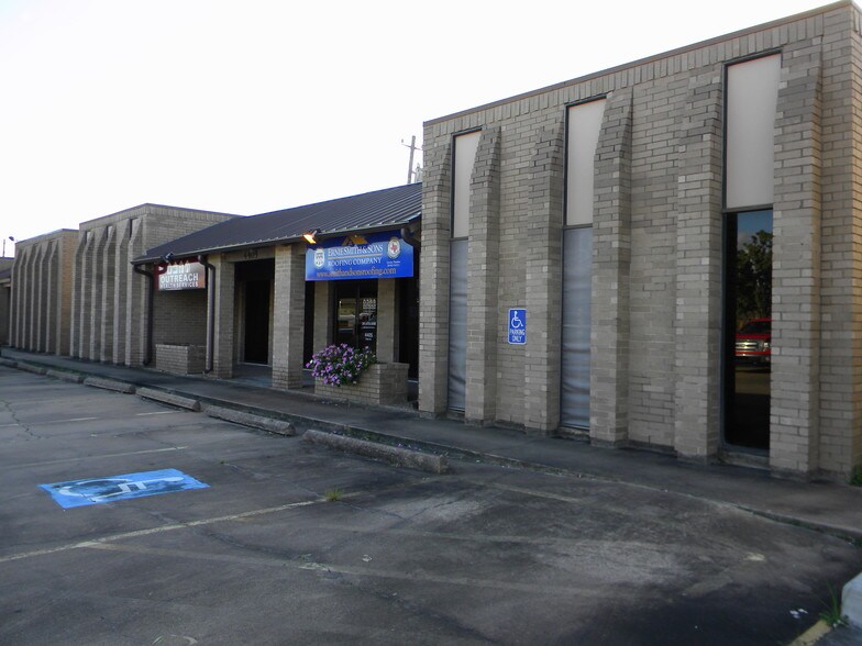 More Photos Of 4405 Lilac Ln, Victoria Medical For Sale